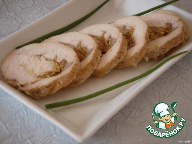 Chicken roulade stuffed with pistachios and mushrooms