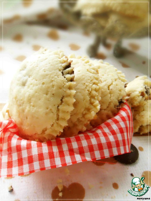 Soft cookies with chocolate and nuts