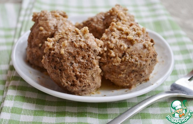 Meatballs in a creamy walnut sauce