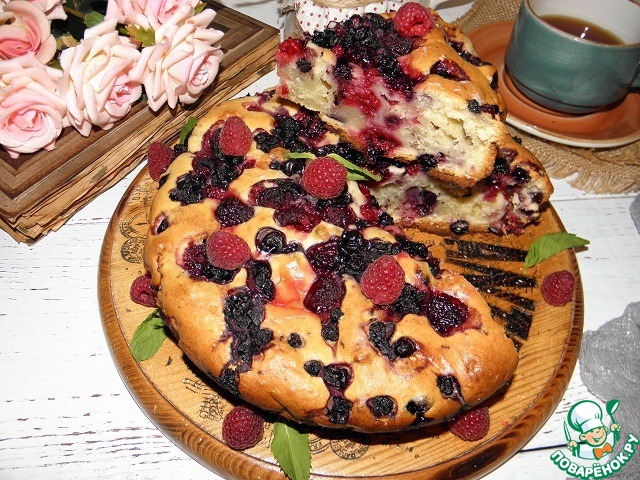 Pie with frozen berries