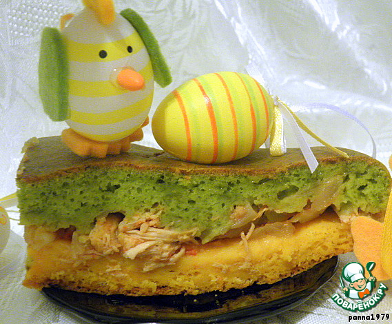 Green-yellow pie with chicken filling