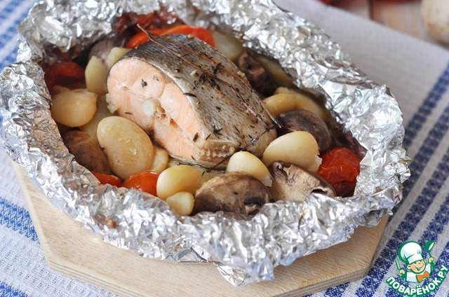 Roasted salmon with beans and vegetables