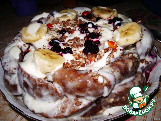 Gingerbread cake with bananas