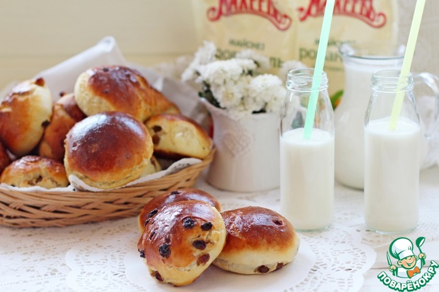 Buns with raisins in mayonnaise test