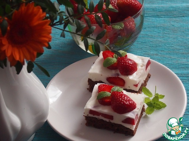 Yogurt cake with strawberries