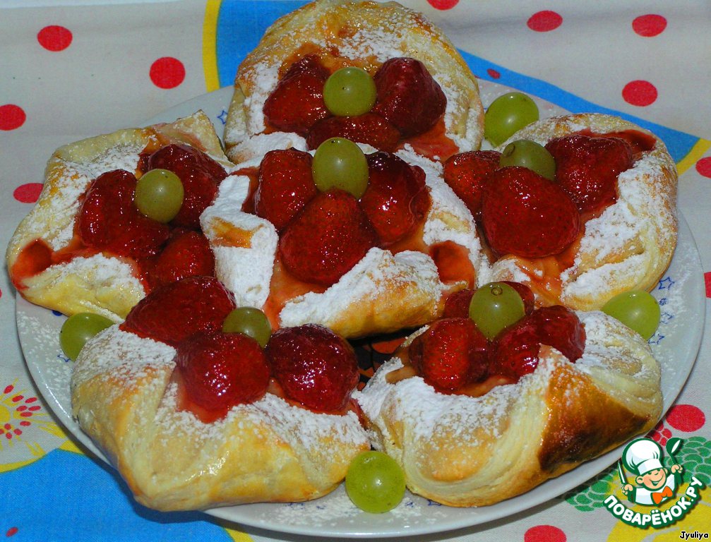 Puff the curd with strawberries