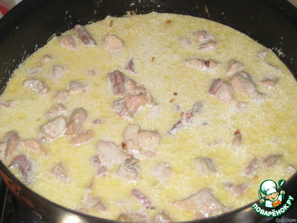 Chicken with bacon in a creamy sauce