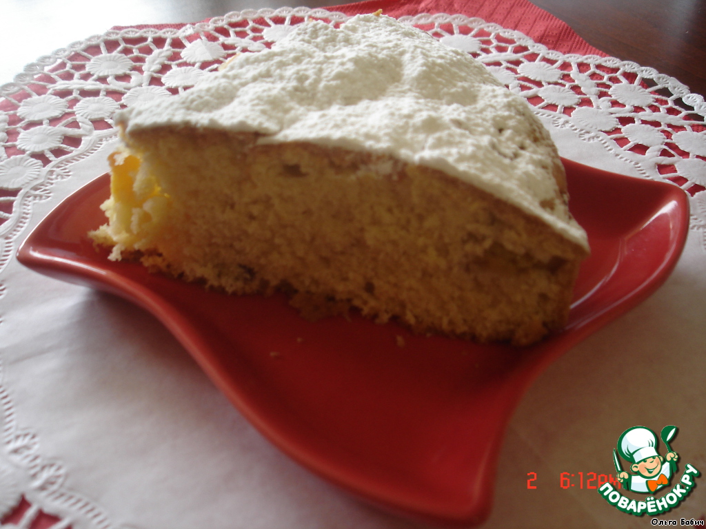 Pie with peaches and coconut flakes