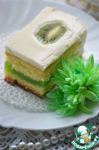 Cake with kiwi