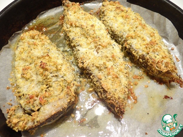 Steaks halibut in fragrant breadcrumbs