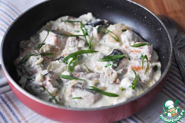 Salmon with mushrooms in a creamy cheese sauce