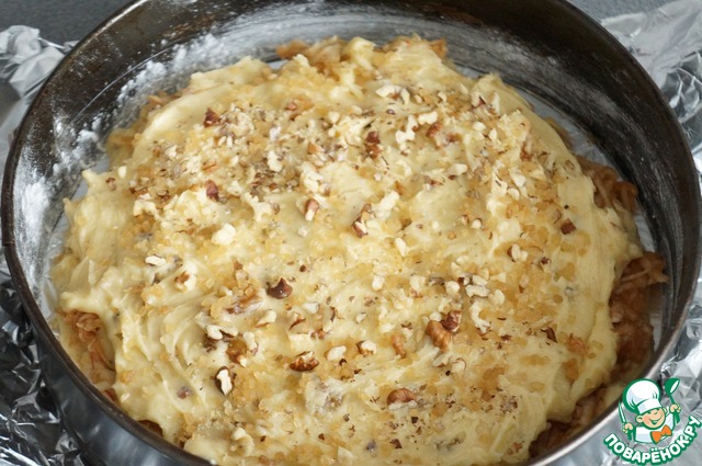 Apple-pecan pie with sugar crumb