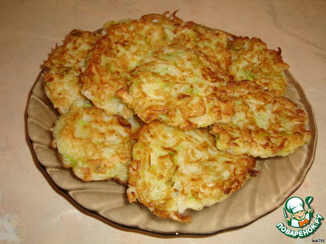 Zucchini fritters and cabbage