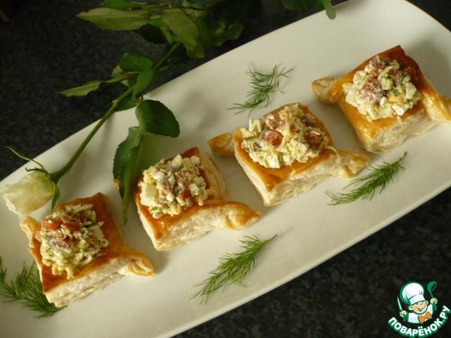 Baskets with cheese and salmon