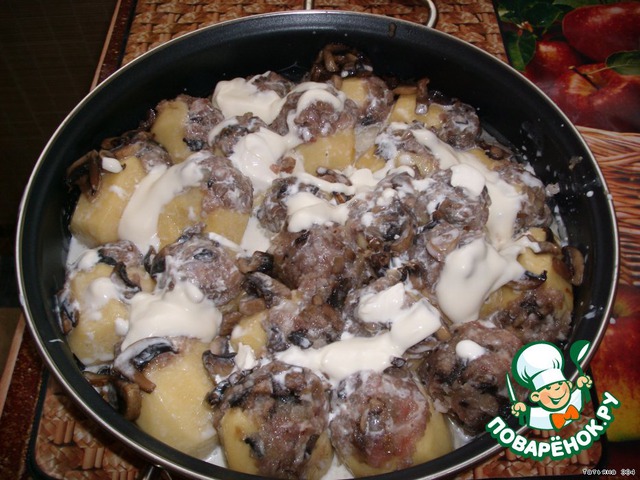 Baked potatoes stuffed with fried mushrooms with onions and minced meat