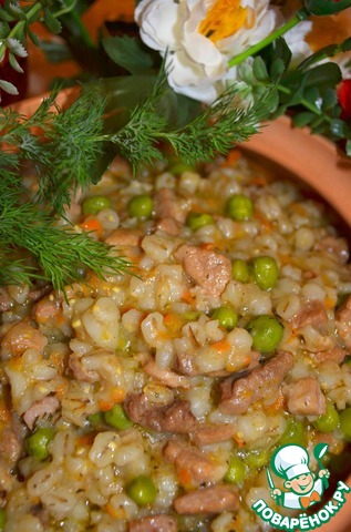 Barley porridge with meat 