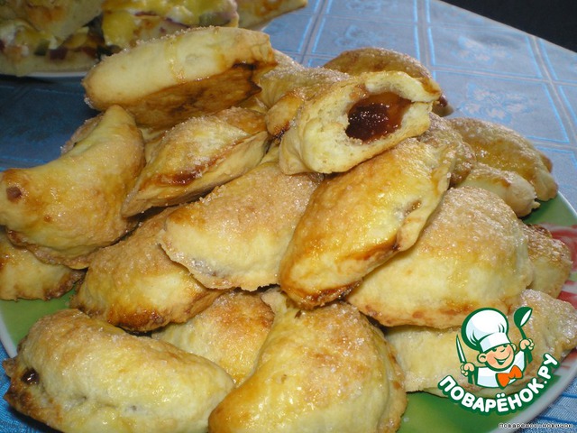 Graviola cookies with currant jam