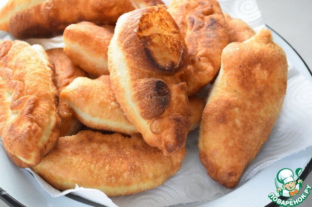 Fried vegetable patties with jam