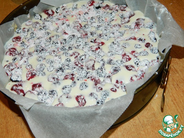 Cheese and berry pie