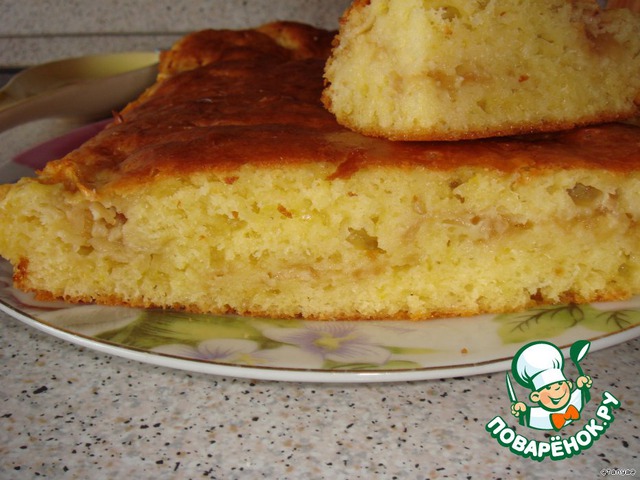 Sour cream cake with grated apples