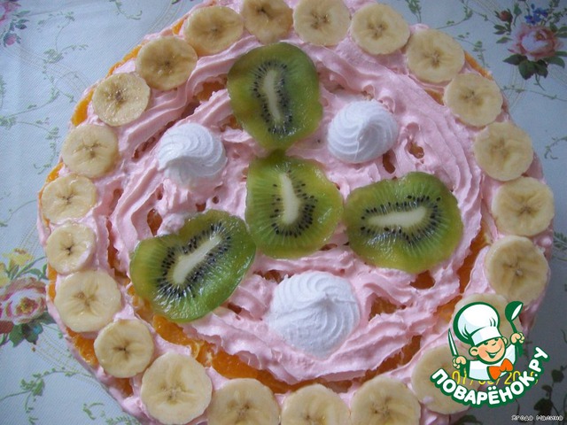 Marshmallow cake with fruits