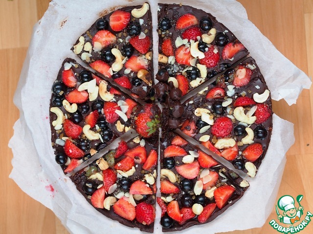 Chocolate-berry pizza