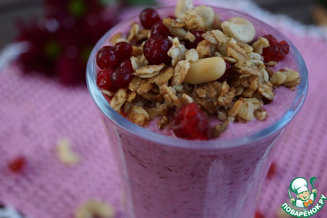 Cranberry muesli with yoghurt