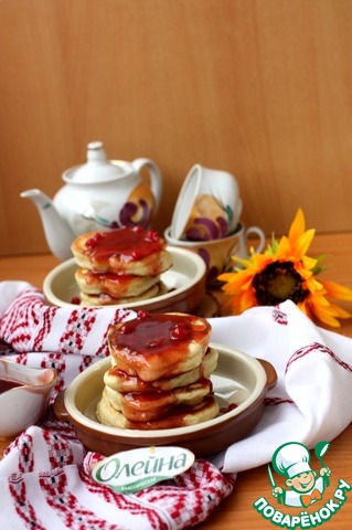 Pancakes with orange-cranberry spicy sauce