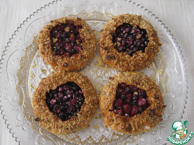 Oat biscuits with berries