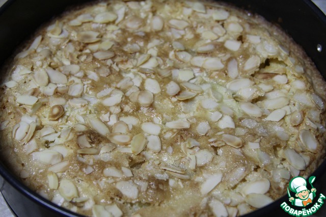 Apple-almond tart