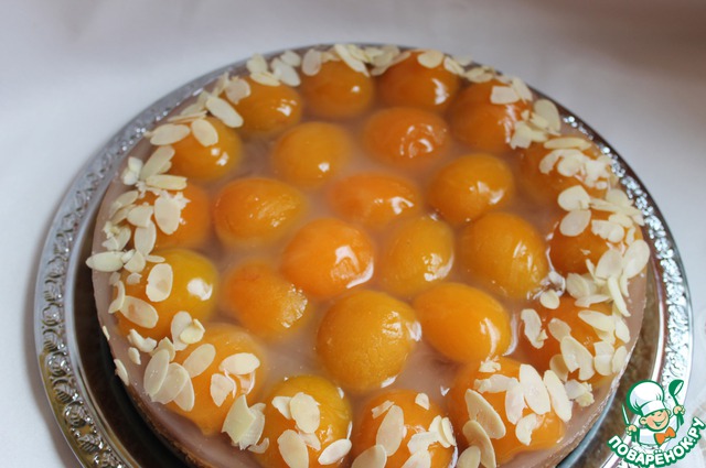 Almond-apricot cake