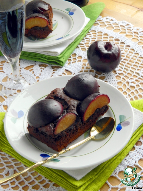 Spicy chocolate cake with plums/ Torta di cioccolato piccante e prugne