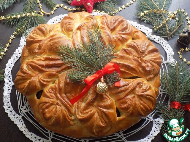 Pie with cabbage and meatballs