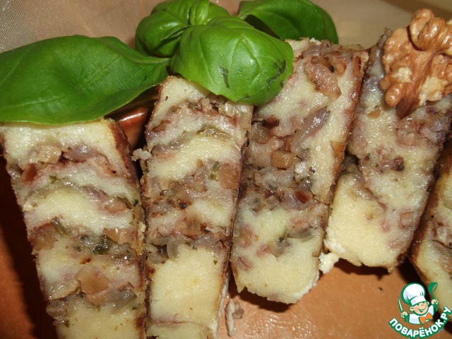 Potato rolls with walnuts