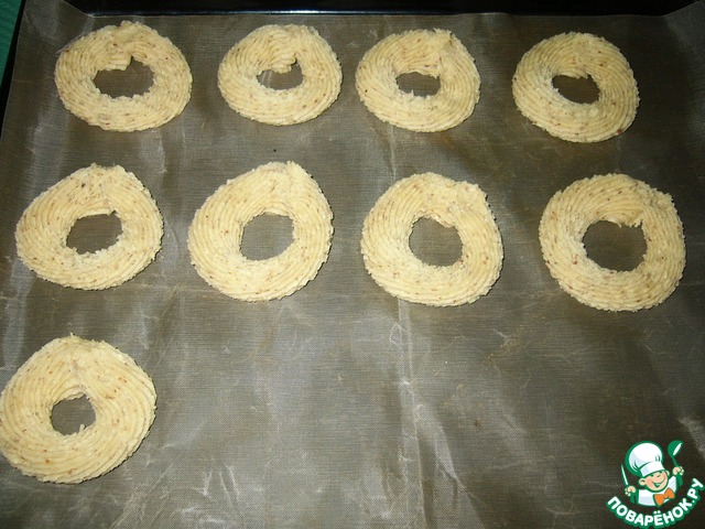 Almond caramel rings