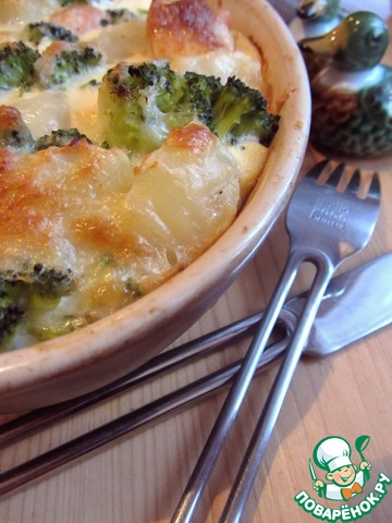 Casserole of salmon, potatoes and broccoli