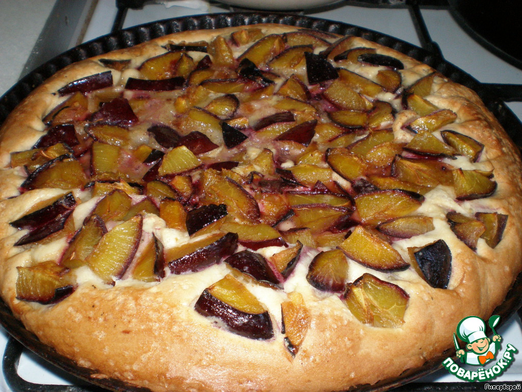 Pie with plums 