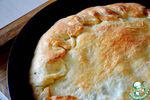 Puff pastry pie with rice and fish