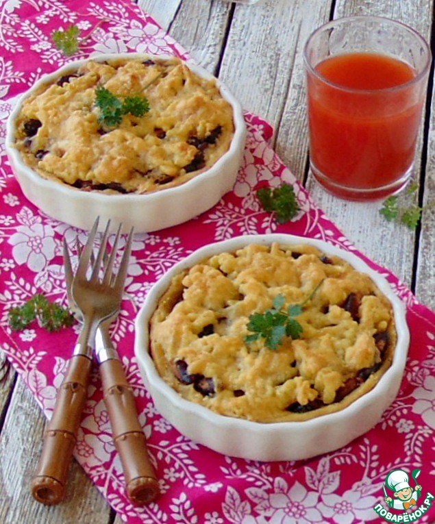 Pie with beans and mushrooms