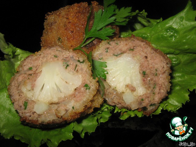 Meat balls with a crispy crust and cauliflower