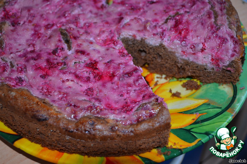 Chocolate pie with raspberries