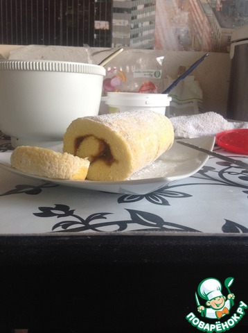 Swiss roll with Apple jam