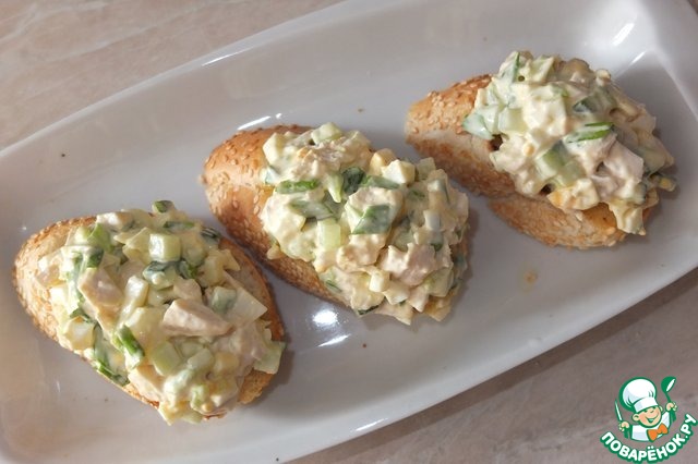 Chicken salad on garlic toast