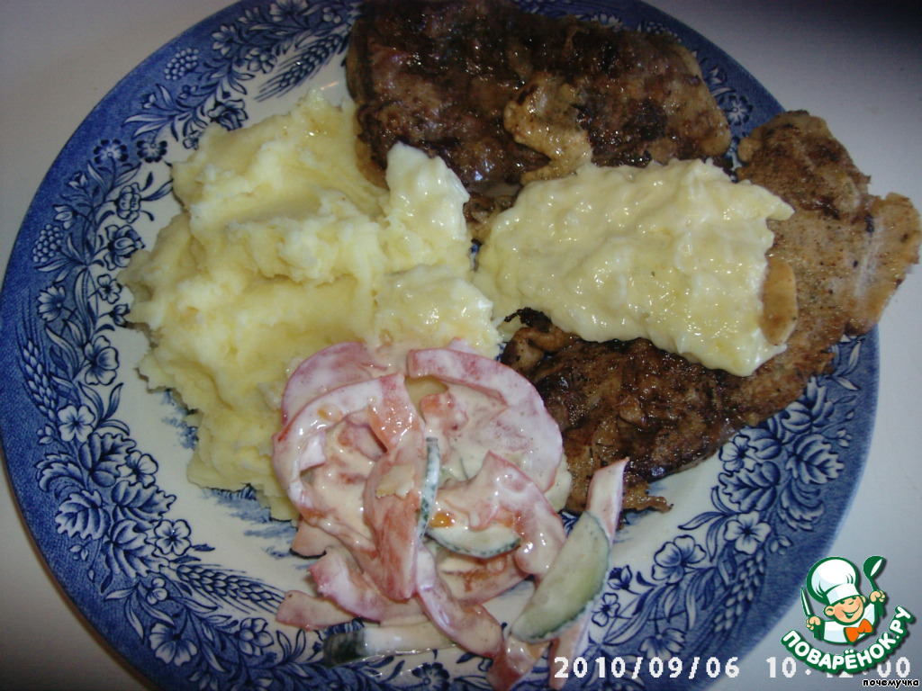 Liver chops with onion cream sauce