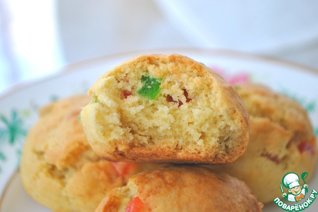 Cakes with candied fruit