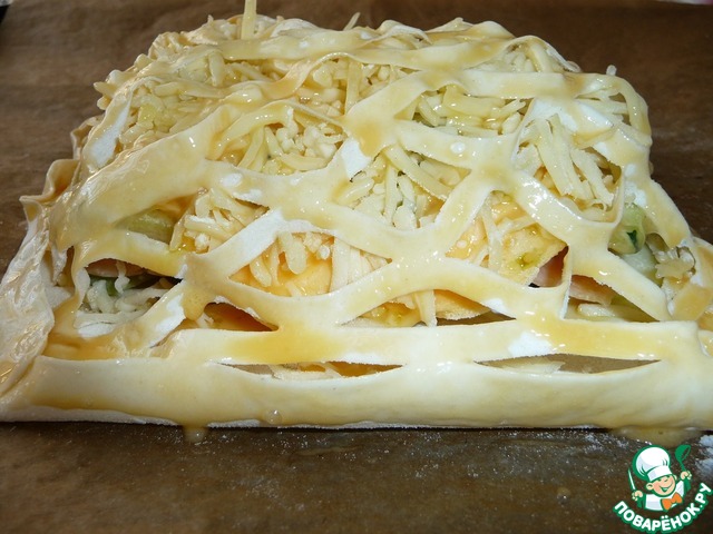 Fish with zucchini in puff pastry