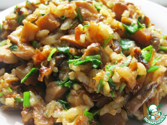 Fried mushrooms with rice and greens