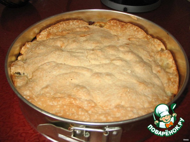 Simple Apple pie with apples