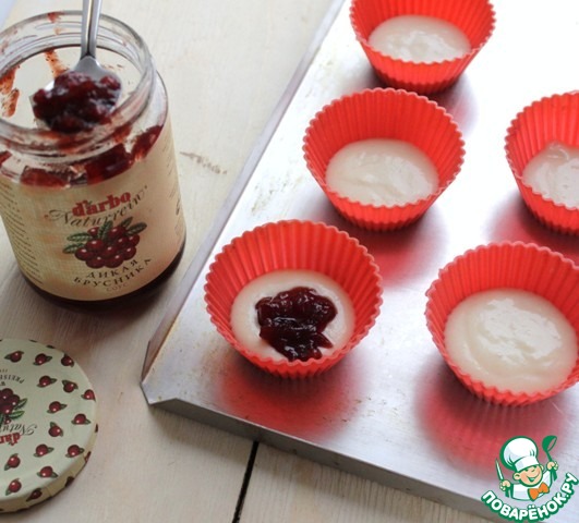 Cupcakes with berry sauce