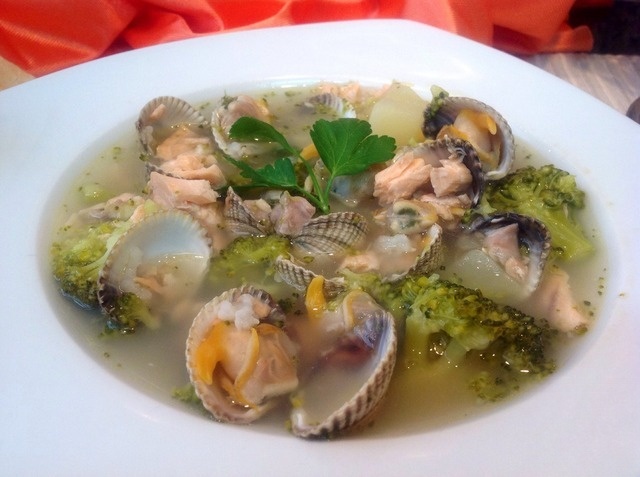 Broccoli soup with shells